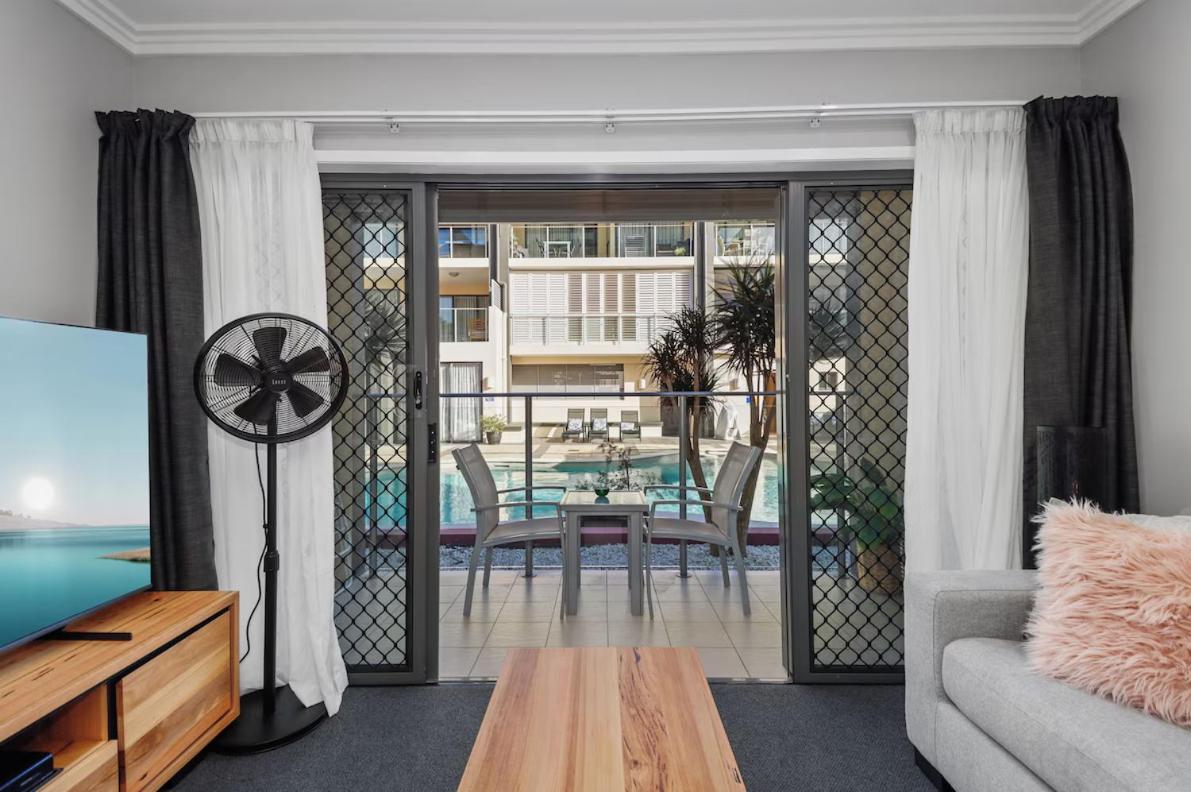 Aparthotel Eden By The Bay Hervey Bay Esterno foto